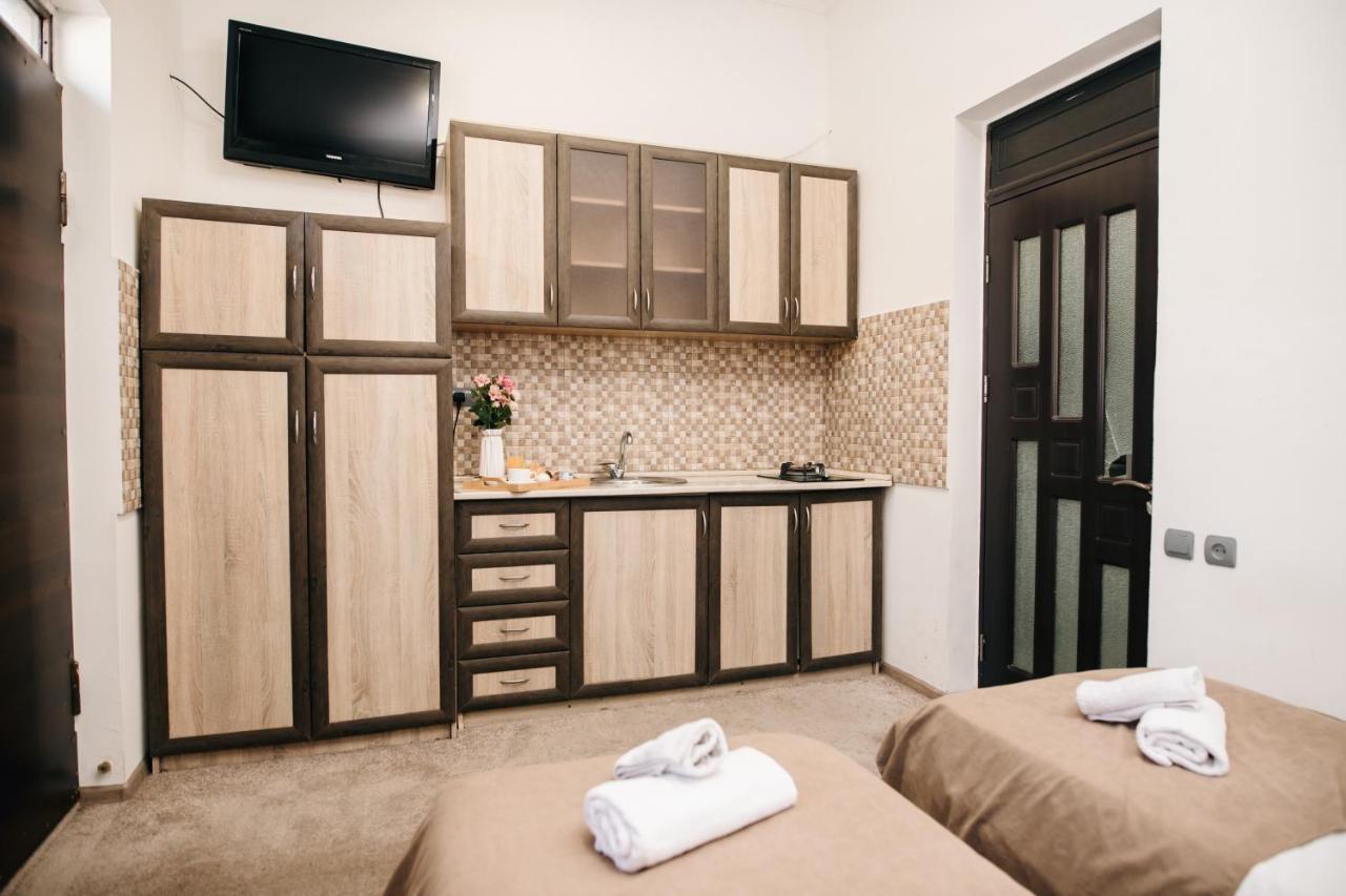 Nuryan Hotel 耶烈万 外观 照片