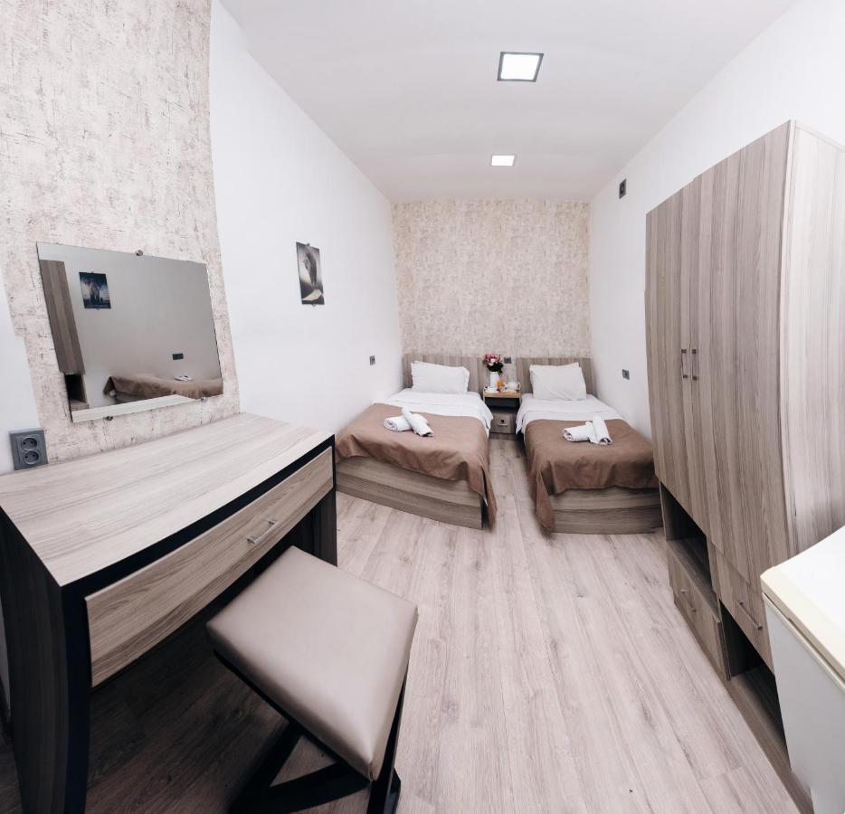 Nuryan Hotel 耶烈万 外观 照片